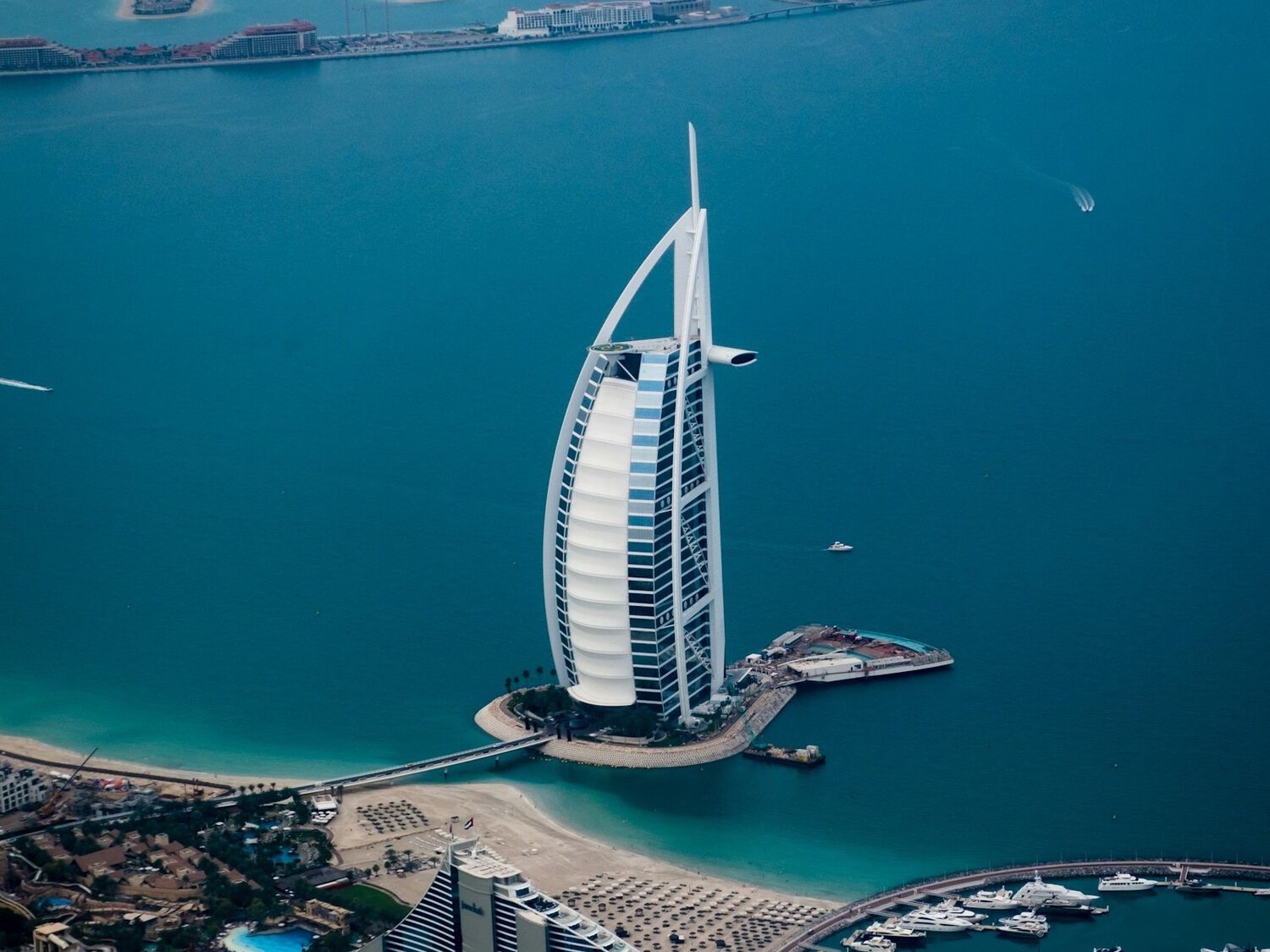Strada residenziale di Dubai al mattino, per chi vuole trasferirsi a Dubai con la famiglia